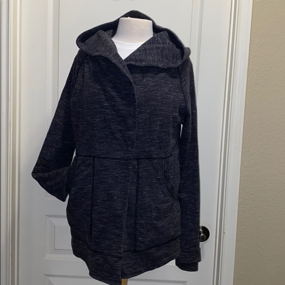 LuLulemon Find Your Centre Hooded Wrap